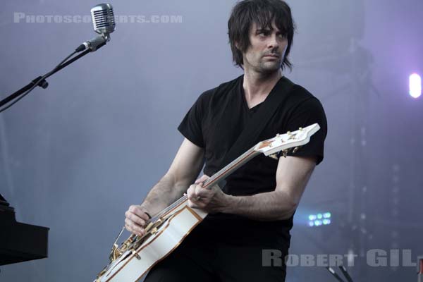 THE DEAD WEATHER - 2010-07-02 - BELFORT - Presqu'ile du Malsaucy - Dean Anthony Fertita